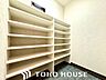 玄関：シューズインクローク完備！広々荷物を置くことも可能です！