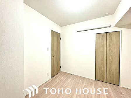 心と体をゆったりと安らげる主寝室。寝室のゆとりが大きい分だけ、暮らしの安らぎは深まります。一日の疲れを癒すだけでなく、ご夫婦の親密な語らいを紡ぎ出します。