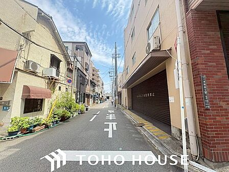 今日も、明日も、この街で、きっと誰かがしあわせになる物語が描かれていくはずです。同じ風景が毎日365日、まったく違う顔を見せてくれる。爽快な風も毎日やさしく頬をなででくれます。