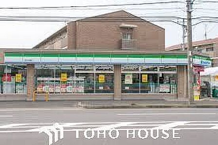 ファミリーマート枚方伊加賀西町店 徒歩5分。 400m