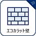 その他：室内の湿度を快適に保つ調湿機能や、気になるニオイを抑える脱臭効果を備えたエコカラットを壁面の一部に採用。優れた機能性はもちろん、上質で洗練された空間を演出するアクセントクロスとしても魅力的です。