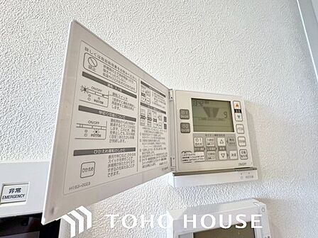 足元から均一でムラの無い暖気が広がり、同時に乾燥しすぎず、埃が舞う事もない為、ハウスダストが少ないクリーンな室内をキープします。