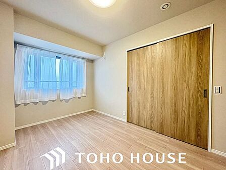 お子様の心と身体を見守る子供部屋として、思春期のプライバシーを重視したり、成長に合わせて机やベットを自由にレイアウトできるようにと、小さな自立心を育むお部屋作りを見越してご覧下さい。