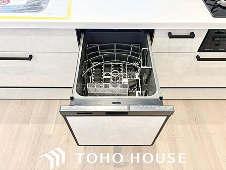 通常の手洗いでは使用出来ないほど高温のお湯や高圧水流を使うことにより汚れを効果的に落とすことができる。殺菌効果が非常に高く哺乳瓶などを使う家庭で需要が高く大変便利。