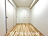 洋室：クローゼットには洋服や本を収納できるので、お部屋はすっきり広々と使うことができます。お好みの家具を自由にレイアウトしてください。