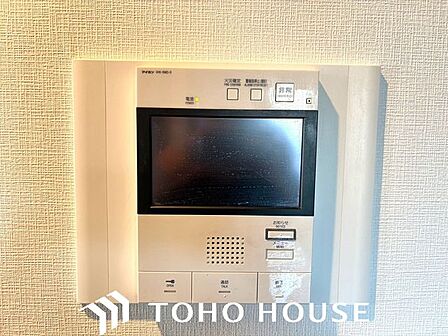 「見える安心」をカタチにしました。　誰が来てもわかる様にモニター付きインターホンを設置。快適と安らぎを合わせた優しい設計。外出時にも便利な録画機能を標準完備。