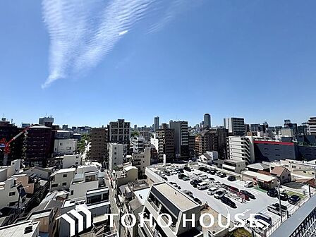 10階からの眺望。バルコニー前面には高い建物もなく、開放感、風通しがとても良いです。現地でぜひご体感ください♪