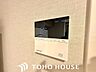 設備：寒い日に予め浴室を暖めておく事によって、ヒートショックを防ぎます。夏の暑い日には涼風で浴室を快適に保ちます。洗濯物の乾燥機としてもお使いになって頂けますので、雨の日のお洗濯物も安心ですね。