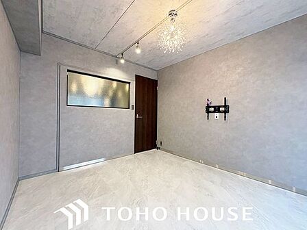 子ども部屋、書斎、あるいはゲストルームなど、ご家族のライフスタイル変化に合わせて多目的に使える洋室。無駄のないシンプルな形状だからこそ、用途を選ばずフレキシブルに活用可能です。