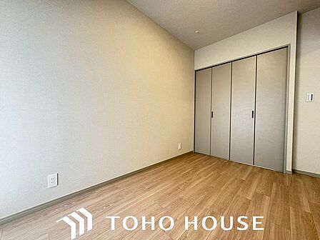 お子様の心と身体を見守る子供部屋として、思春期のプライバシーを重視したり、成長に合わせて机やベットを自由にレイアウトできるようにと、小さな自立心を育むお部屋作りを見越してご覧下さい。