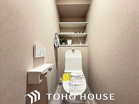 温水洗浄機能付き便座が新設されています。当たり前ですが、気になる水周り関係が全て新品というのも新築物件ならではですから、気持ちよく新生活が始められます。