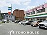 周辺：ファミリーマート箕面船場店 徒歩3分。 230m