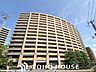 室内：経年変化に強く、お手入れのしやすさに配慮された外壁材を採用。美しさを長く保ちやすい機能性と、デザイン性を両立させた外観となっており、住まうほどに愛着が湧くスタイリッシュな佇まいです。