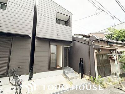 外観:家族の温かさと陽光の暖かさ、楽しい毎日と明るい未来を予感させる「空間が織り成すひとつ先の住み心地」を演出します。是非一度、ご自身にて御覧ください。 外観:家族の温かさと陽光の暖かさ、楽しい毎日と明るい未来を予感させる「空間が織り成すひとつ先の住み心地」を演出します。是非一度、ご自身にて御覧ください。