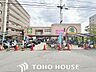 周辺：ライフ服部店 徒歩2分。 110m