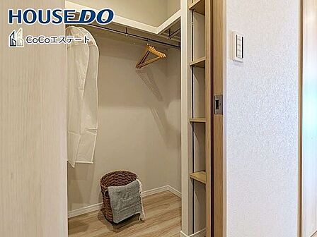 □■収納■□ウォークインクローゼット♪普段使いのお洋服や小物はもちろん、シーズンオフのものまでしっかり収納できる頼もしいスペースです。