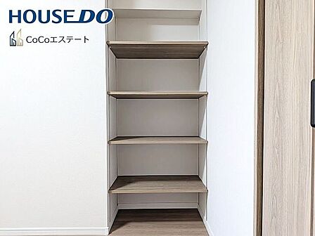 □■収納■□4.7帖の洋室の可動棚収納スペースです♪