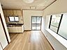室内：【ダイニングキッチン】木の温もりを感じる2面採光の空間です♪※リフォーム前写真