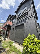 【リフォーム中：外観】通りから入ったところにあるので車も少なく、小さなお子様がいても安心♪