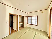 【6帖和室】柔らかい畳は客間やお子様の遊び場としても活躍してくれます。※リフォーム後写真