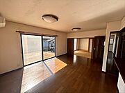 【LDK】※リフォーム前の写真です（2026.4月撮影）続き間の和室はお子様のお昼寝や来客スペースに便利です♪