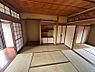 和室：1階和室は縁側と床の間、欄間が揃った風情ある造りです。現況販売の良さここにあり！