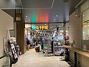 ライフ　コモレ四谷店 349m