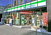 ファミリーマート 北参道駅前店 339m