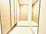玄関：【新規内装一部リノベーション内容】■クロス張替え■トイレ交換■ハウスクリーニング