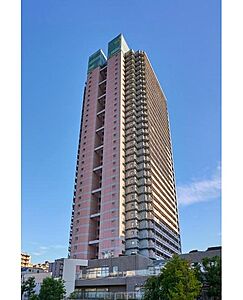 外観:そびえたつ美しさ、35階建ての摩天楼。天空に向かってそびえたつ、約120mの美しいフォルム。その頂点には、柔らかな光を灯す屋上灯籠がデザインされ、情緒豊かな門前仲町にふさわしい意匠となっています 外観:そびえたつ美しさ、35階建ての摩天楼。天空に向かってそびえたつ、約120mの美しいフォルム。その頂点には、柔らかな光を灯す屋上灯籠がデザインされ、情緒豊かな門前仲町にふさわしい意匠となっています