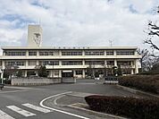 群馬県大泉町立西中学校 620m