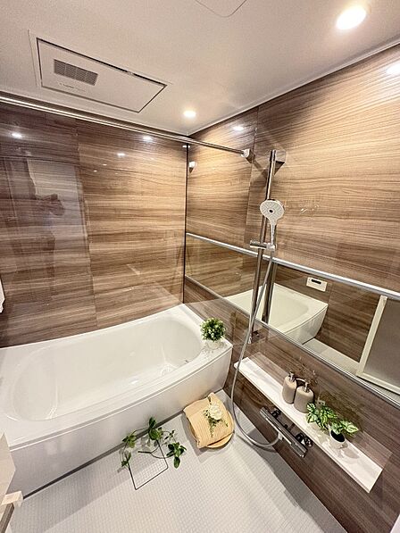 浴室換気乾燥機付き・雨の日でも洗濯物等を干すことが出来るのは便利です。