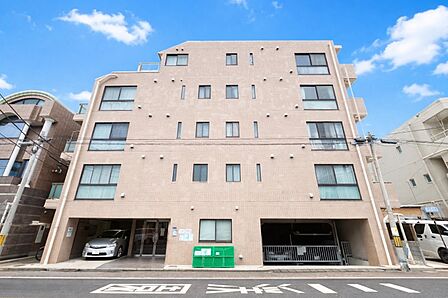 北西角部屋のため窓が多く、外の光を多く取り込める明るいお部屋です！