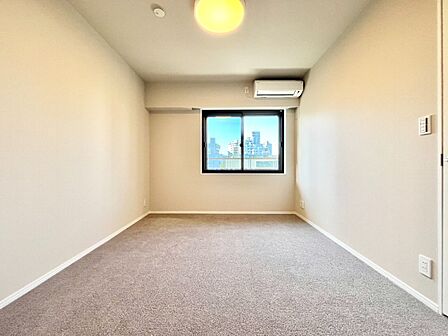 洋室(約6.7帖)クローゼットの付いたお部屋です。