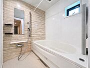 雨の日などに心強い浴室乾燥機付。洗濯物を乾かすだけでなく、カビ防止にもなる嬉しい設備です。※CG加工により家具・小物等を消した画像です