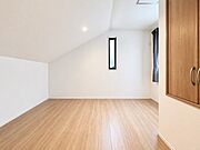 サービスルーム？（約7.0帖）クローゼットが2箇所ある収納力の高いお部屋です。※CG加工により家具・小物等を消した画像です