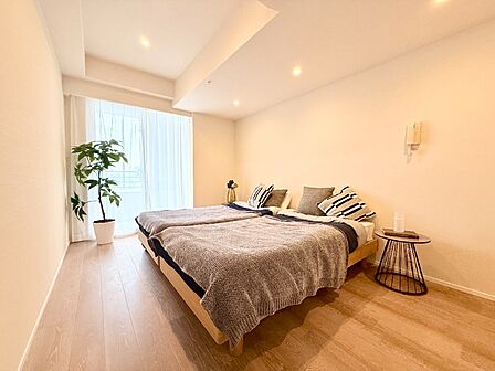 洋室(約15.2帖)バルコニーに面した開放感のあるお部屋です。