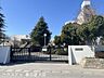周辺：上沖小学校 560m