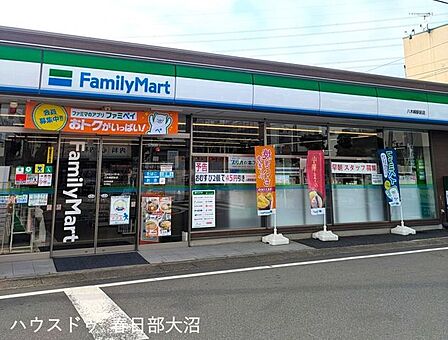ファミリーマート八木崎駅前店 630m