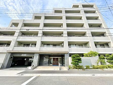 シンプルながらもどこか余裕を感じさせる上質な佇まい。快適で贅沢な暮らしをお楽しみいただけます。