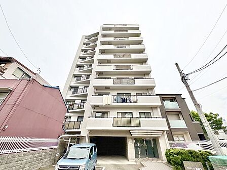 穏やかな住環境と充実の生活利便性を備えたこの地で誇りに思える住まいを実現。