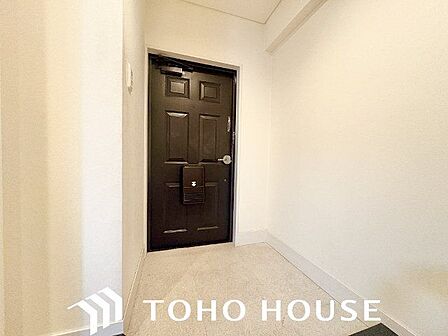 毎日出入りに使う玄関は外出する時は爽やかに、帰宅するときはホッとする落ち着いた空間へ。