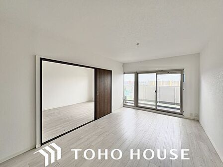 お気に入りのソファで一日ゆったりとくつろぐ時間を最優先にする。そんなスタイルをかなえられる空間です。