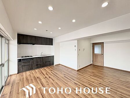 洗練されたデザインと機能性が織りなすこだわりの住空間。ゆったりとした時間をお過ごしください。