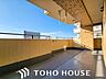 バルコニー：さまざまな表情の景色を眺めながら、くつろぎのひと時をお過ごし頂けます。（空の加工を生成AIで行っています。）