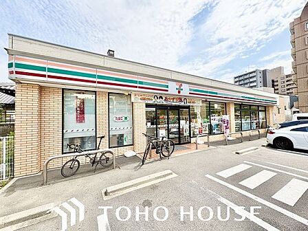 セブンイレブン名古屋泉3丁目店 48m
