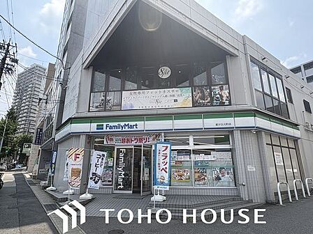 ファミリーマート星が丘元町店 450m