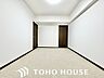 洋室：一日の中で多くの時間を過すことになる住まいだからこそ、いつも穏やかな空間であるように心掛けています。