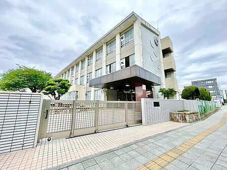 名古屋市立白鳥小学校 750m