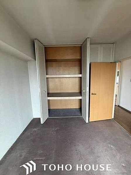 全居室収納スペースあり！荷物が多くても十分に納まります。